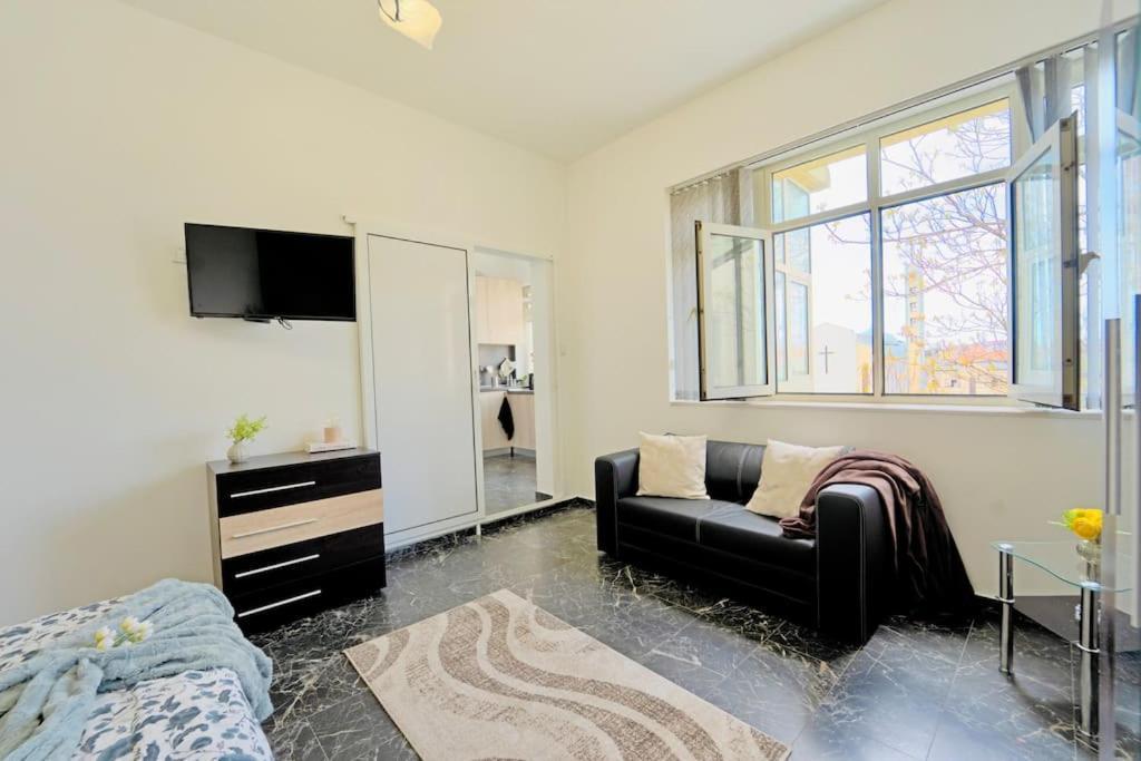 Cozy 1-Bedroom Flat In The Very Center Of Sofia Buitenkant foto